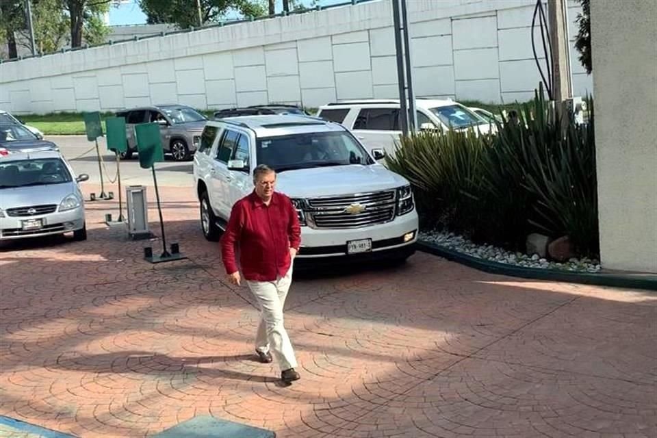 El Canciller Marcelo Ebrard acudió al encuentro de Morena en Toluca.