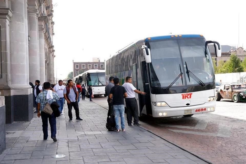 Medio centenar de autobuses fueron contratados para trasladar a simpatizantes tabasqueños de Adán Augusto López.