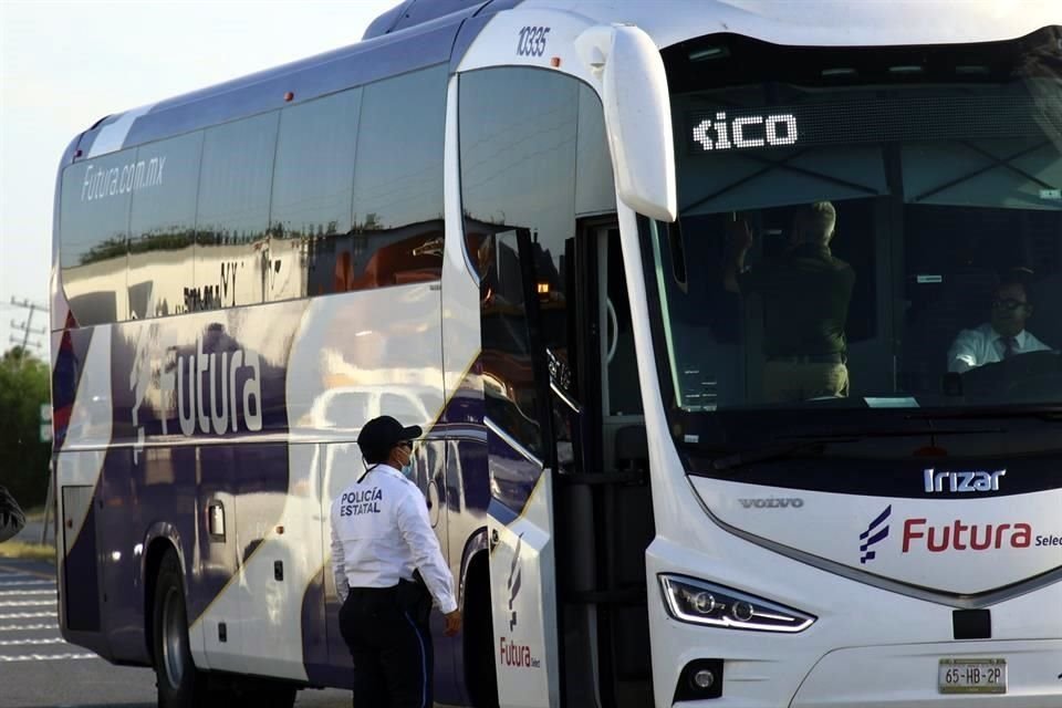 Autobuses fueron revisados en carreteras a Colombia y a Nuevo Laredo.