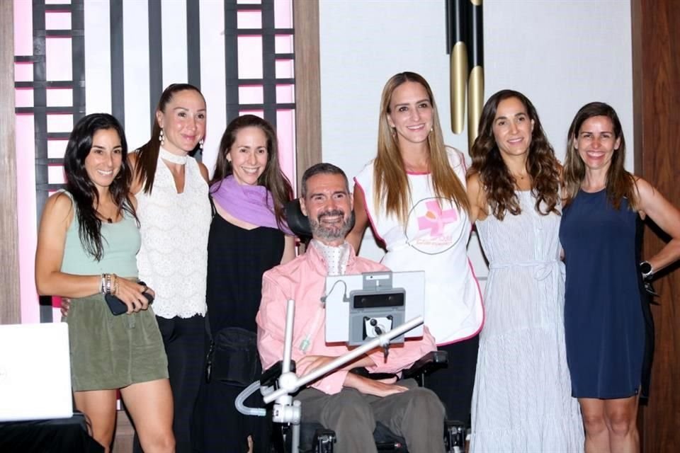 Hannia González, Any de León, Ale Espinoza, Pablo Ferrara, Ale Menchaca, Ale García y Rebeca Fernández