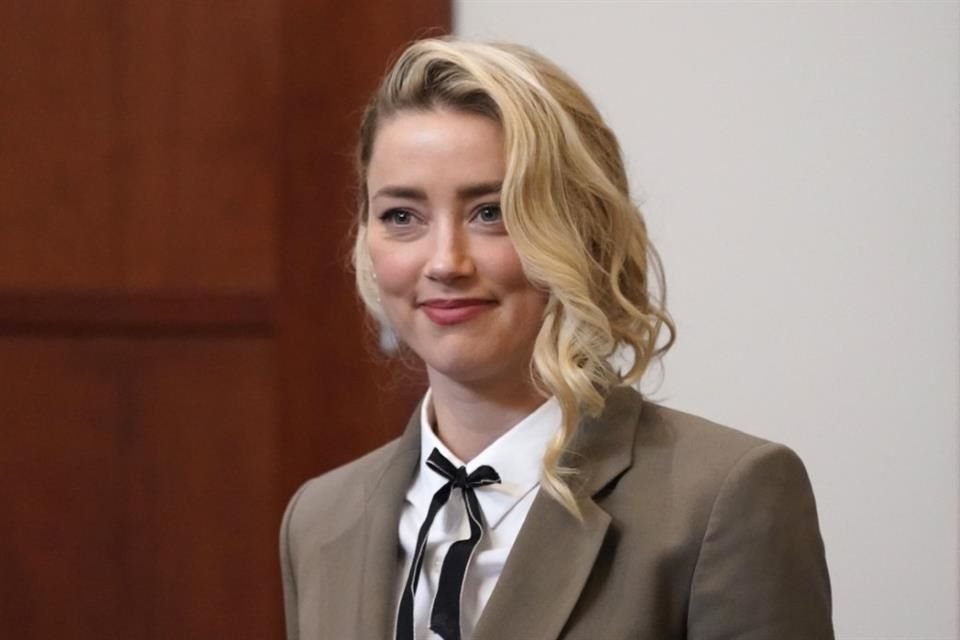 Amber Heard admitió que aún ama a su ex esposo Johnny Depp y aseguró que el artículo de opinión de 2018 no era sobre su relación con el actor.