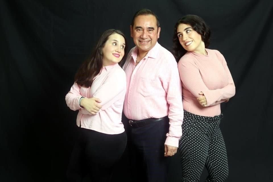 Rodolfo Moreno Rodríguez con Stephany y Esmeralda Moreno