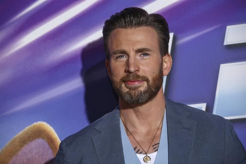 El actor Chris Evans defendió la nueva película de Pixar, 'Lightyear', ante las críticas de un beso gay entre dos personajes femeninos.