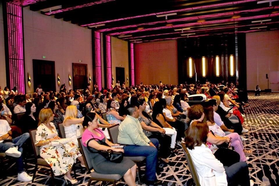 Pablo Ferrara compartió sus vivencias durante una conferencia a beneficio de Cruz Rosa. 
