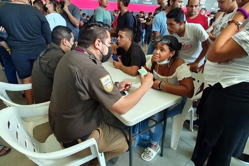 Los migrantes reclamaron que no les permiten el libre tránsito hacia las ciudades fronterizas con Estados Unidos.