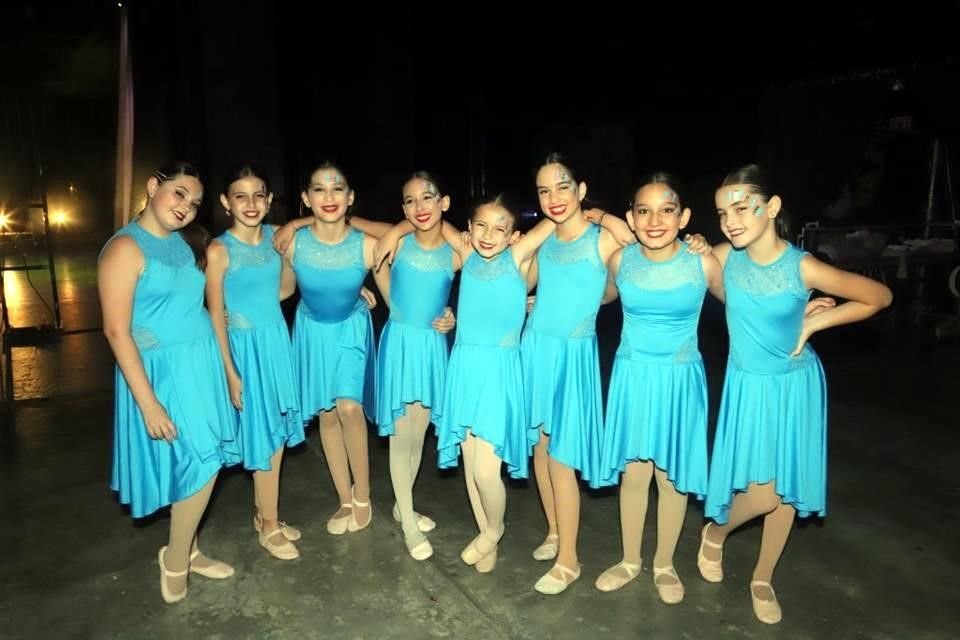 Romina García, Natalia del Valle, Camila Rivera, Paulina Cantú, Eugenia del Valle, Carolina Rodríguez, Denisse Hernández y Martina Sesma