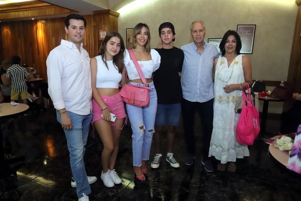 Daniel Rubio, Regina Rubio, Melissa Ortiz Gil de Rubio, Daniel Rubio, Carlos Ortiz Gil y Anabel Ortiz Gil