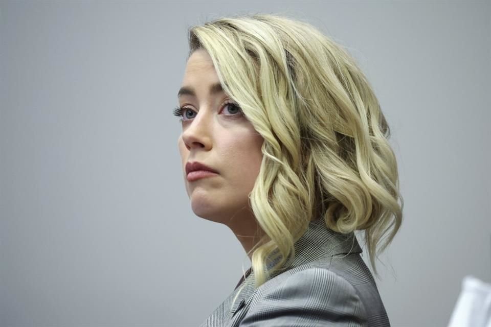 Un miembro del jurado dijo que los testimonios de Amber Heard no eran creíbles debido a los constantes cambios emocionales de la actriz.