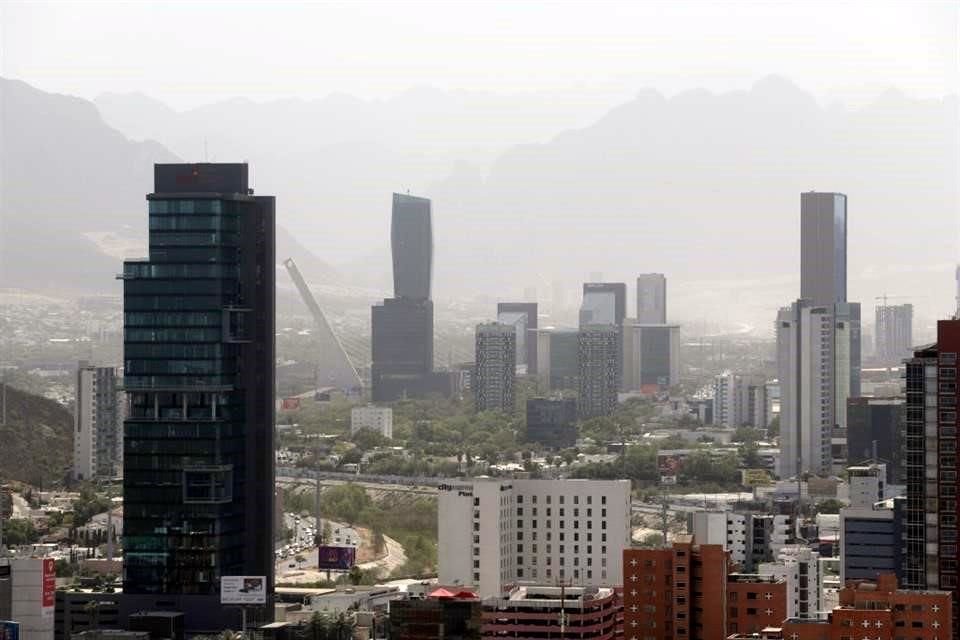 Además de las partículas que habitualmente lo ensucian, el aire de Monterrey tiene un extra: una masa de polvo del Sahara que agravó la contaminación y disparó una nueva alerta ambiental.