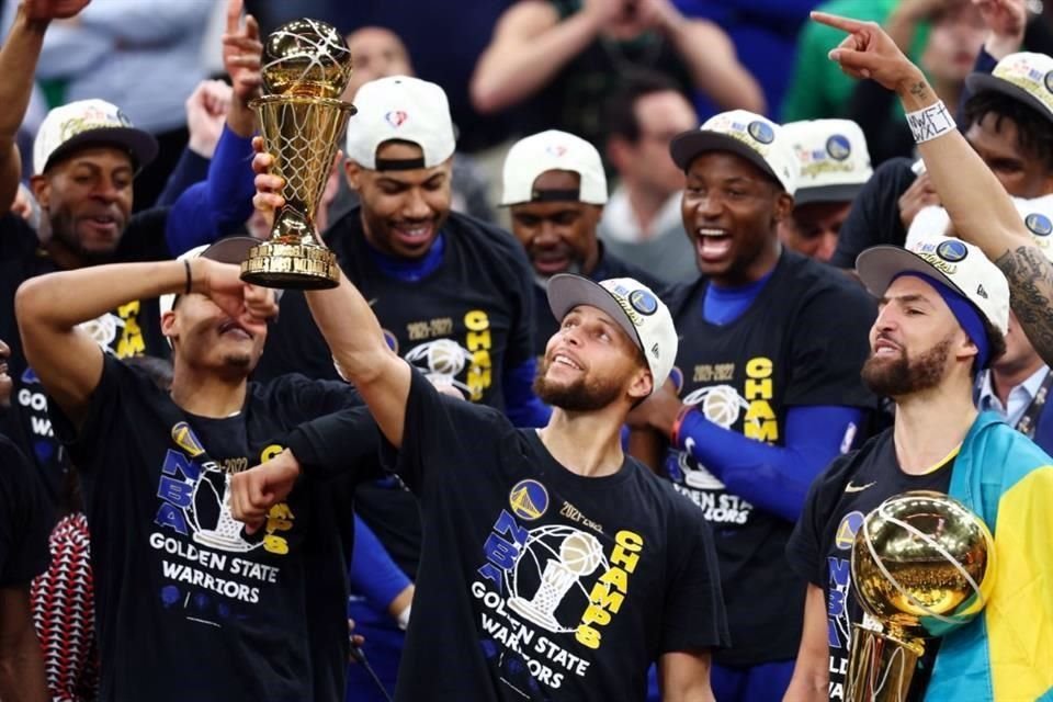 Para Curry, Klay Thompson, Draymond Green y Andre Iguodala, es su cuarto campeonato, tras ganar en el 2015, 2017 y 2018.