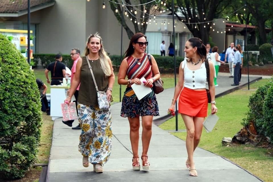 Olivia de Salazar, Roxana Cárdenas de Tamez y Ana Sis de Leal