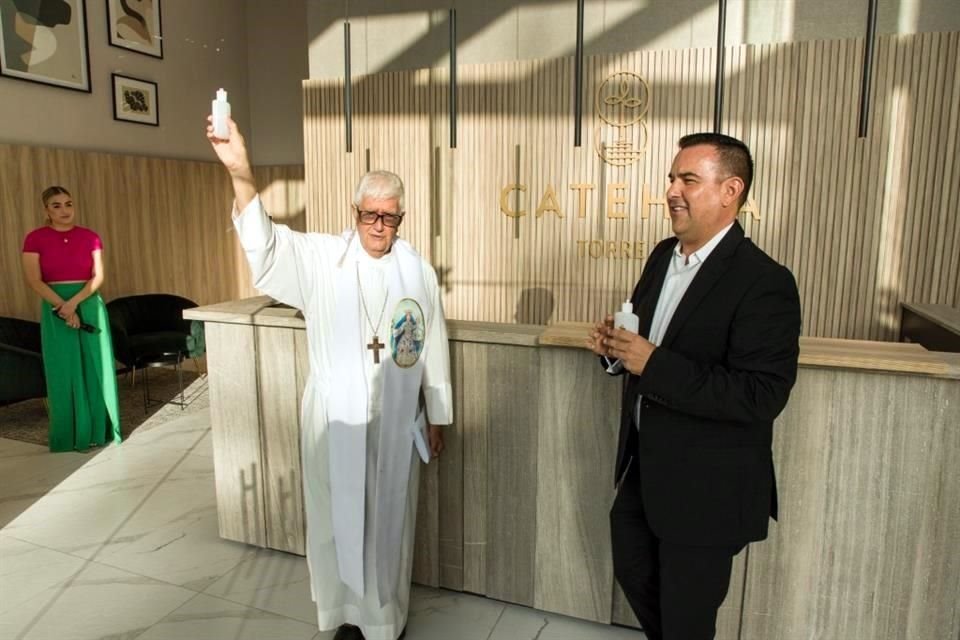 Monseñor Heriberto Cavazos dirigió un mensaje a los asistentes y fue el encargado de hacer la bendición.