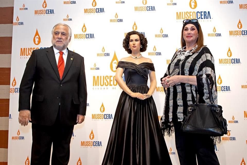 Miguel y Marisela Torruco Marqués, hijos de la actriz, fueron los encargados de presentar la figura de cera.