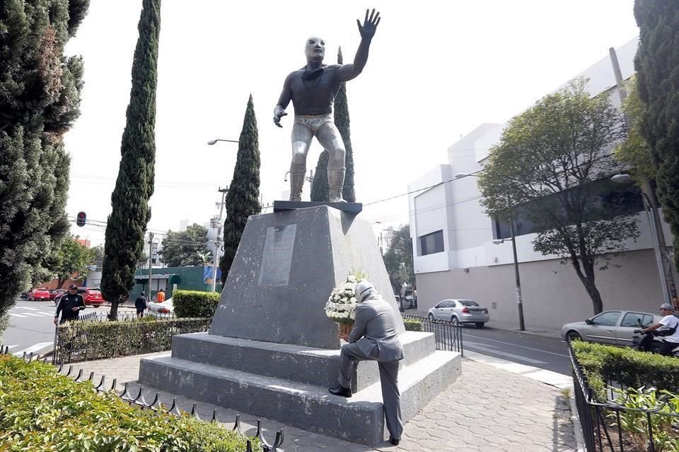 El Hijo del Santo siempre tiene presente a su padre.