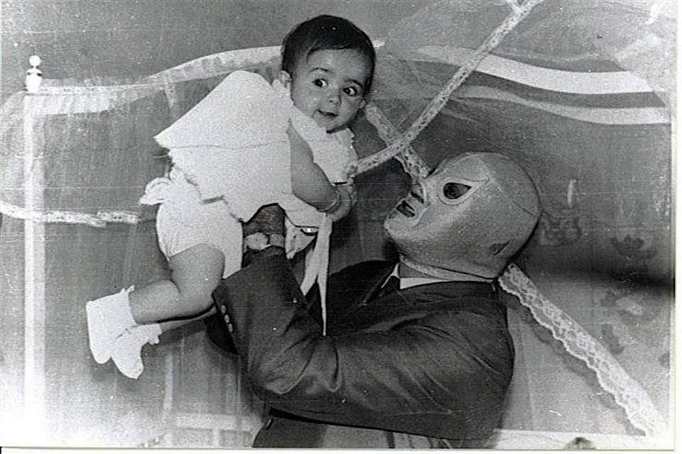 El Hijo del Santo sigue el legado de su padre.
