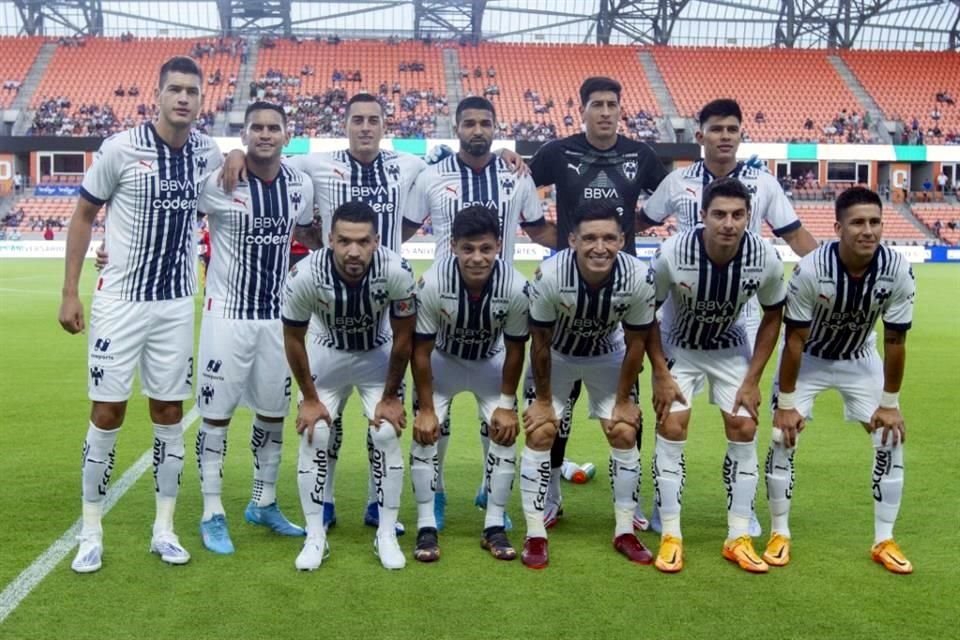 Rayados estrenó uniforme en el partido.