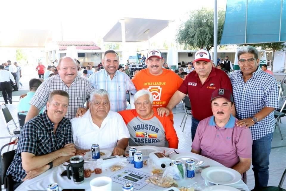 Juan Antonio Lozano, Rodolfo Moreno, Jaime Lozano, Humberto Garza, Eduardo  Martínez, Fernando Benavides, José Luis Charles, Jorge Ruvalcaba y Sotero González