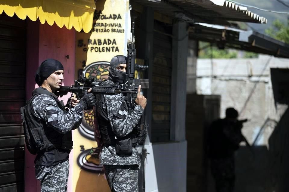 Además de los muertos, la Policía arrestó a 10 sospechosos.