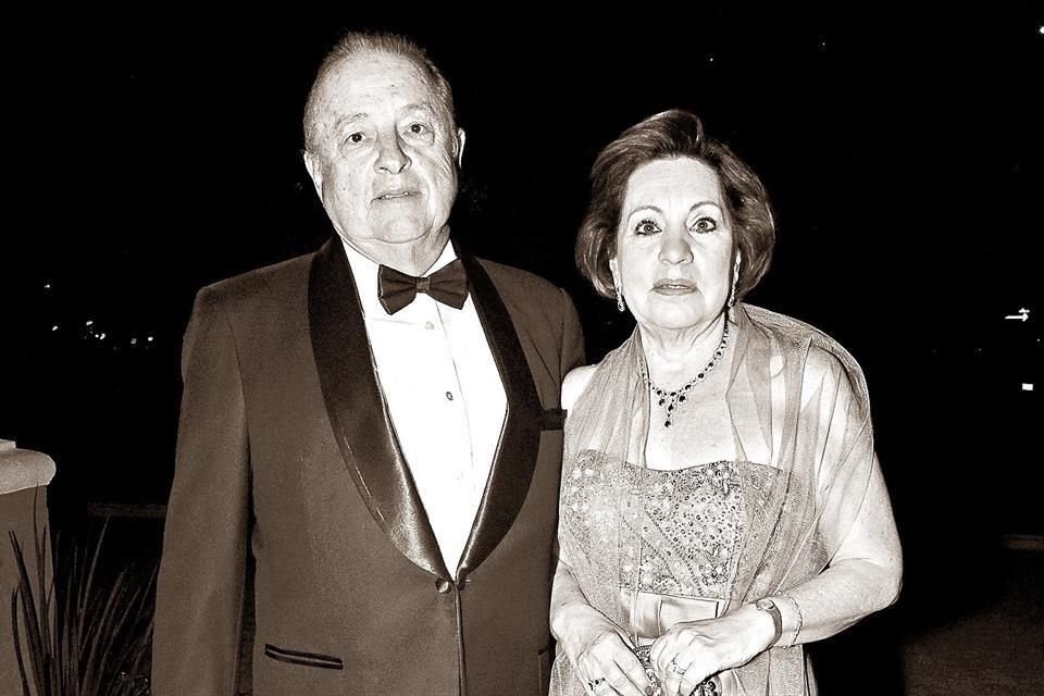 CON SU ESPOSA EN EL 2014. Yolanda Cárdenas de Vega