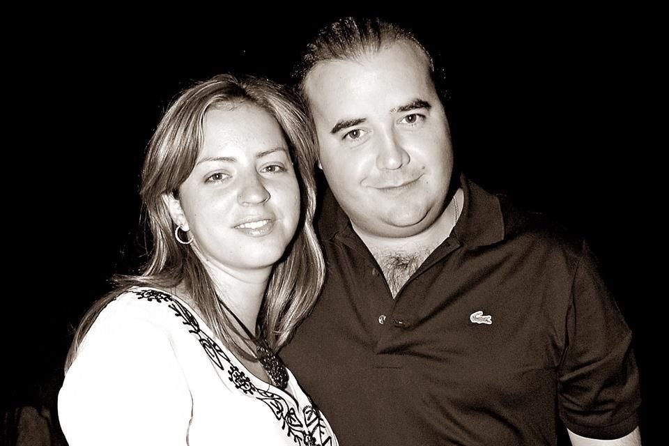 SU FAMILIA. Lorena Vega de Villarreal con su espoo Alejandro Villarreal