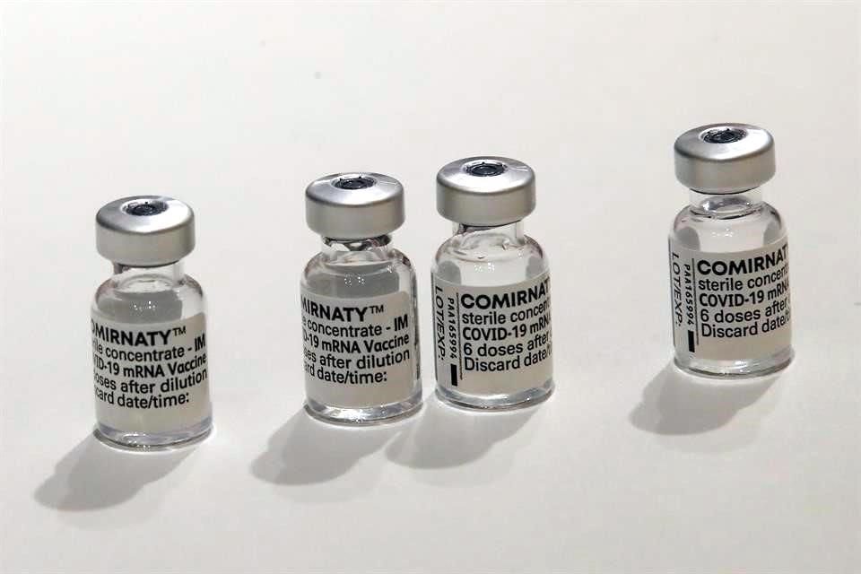 Pfizer solicitó a reguladores de EU la aprobación completa de vacuna anti-Covid-19, lo que le permitiría comercializarla directo a clientes.