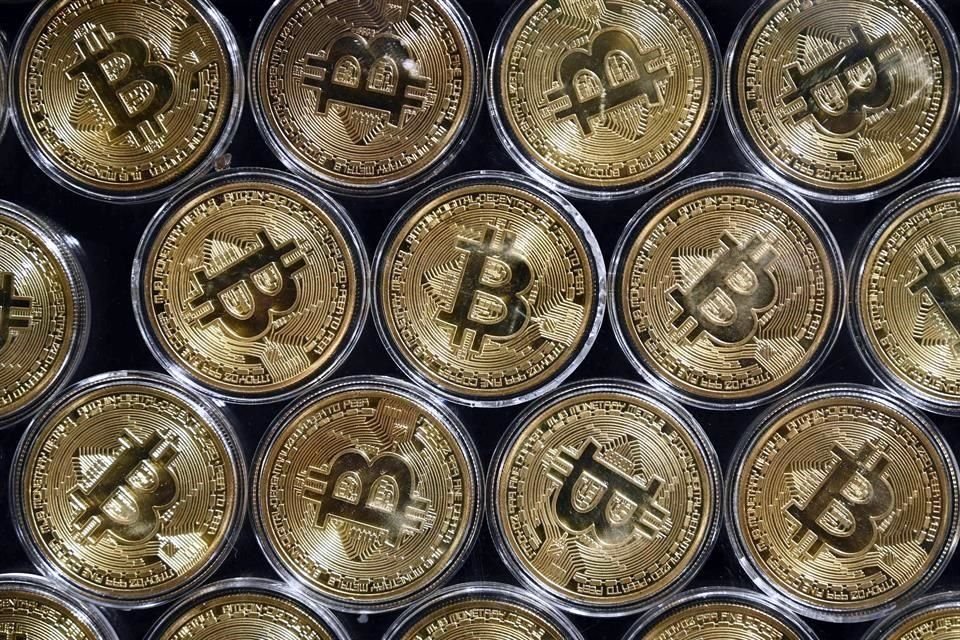 El desplome del bitcoin le presionaba por debajo de su promedio móvil de 20 días hasta un mínimo de 36 mil 263 dólares.