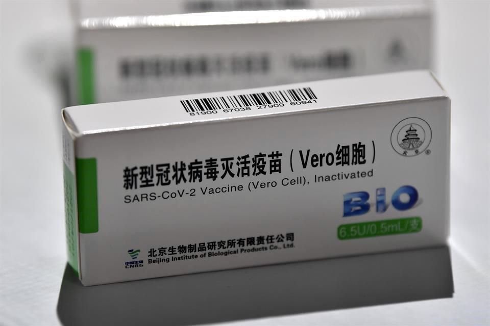 Una caja con una dosis de la vacuna contra Covid-19 de la farmacéutica china Sinopharm, en un sitio de vacunación en Macedonia del Norte.
