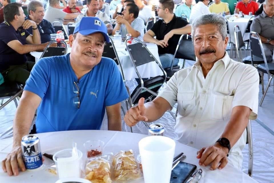 Pedro Sánchez y José Peralta