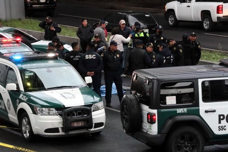 Una mujer fue encontrada sin vida en Periférico Sur, a altura de Colonia Jardines del Pedregal; cierre en carriles provocó embotellamiento.
