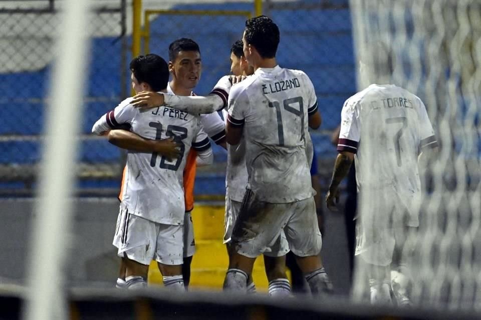 El conjunto tricolor tuvo que lidiar con las malas condiciones de la cancha, pero terminó goleando.