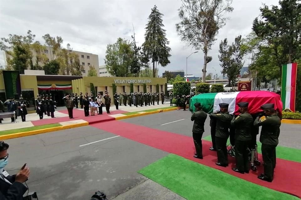 Vega García falleció este miércoles a los 82 años de edad en un hospital militar en Mérida, Yucatán. 