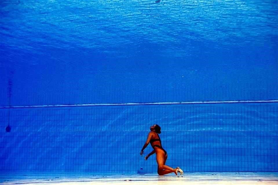 La rutina había terminado, pero la estadounidense estaba en el fondo de la piscina.