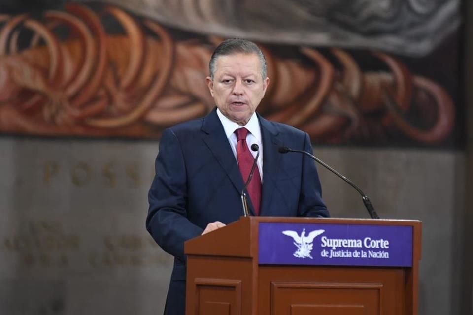 Arturo Zaldívar, Presidente de la SCJN, defendió su propuesta para una ley de combate al feminicidio, y calificó de mezquinos a quienes solo critican el proyecto y no les preocupan las mujeres.