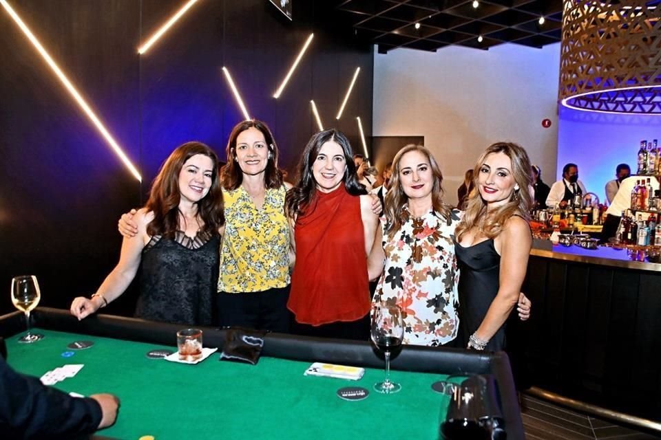 Gaby Zambrano, Mónica Jaime, Alejandra Clariond, Verónica Salinas y Lourdes Tirado de Becerra