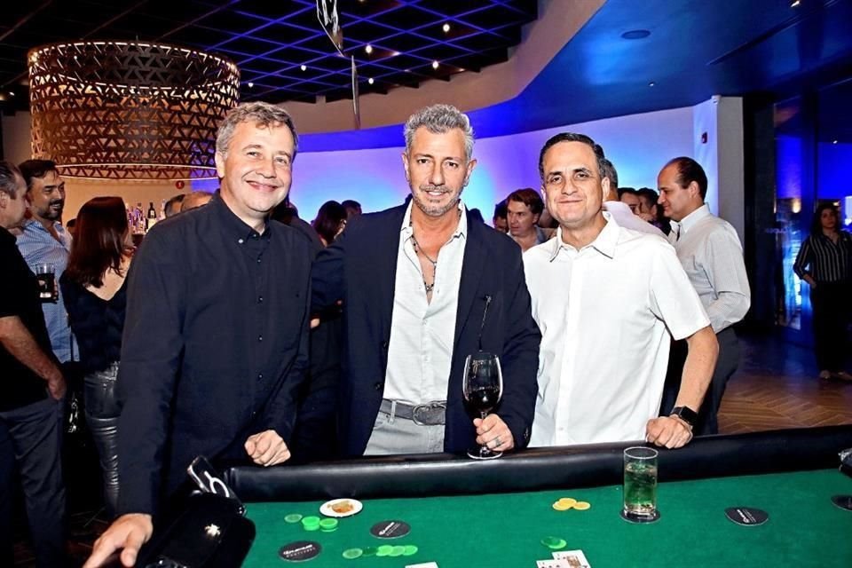 Luis Ochoa, Marco Becerra y Jorge Ruiz Cortázar 