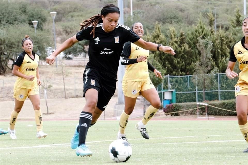 Las felinas igualaron 2-2 ante Atlético de San Luis en el primer partido de Carmelina Moscato en el banquillo.