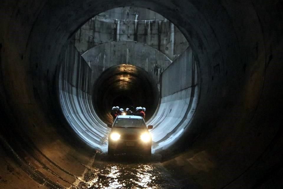 Expertos ven que Túnel Emisor Oriente mitiga riesgo de inundaciones, pero traslada a Hidalgo; urgen retener caudal pluvial con zonas verdes.
