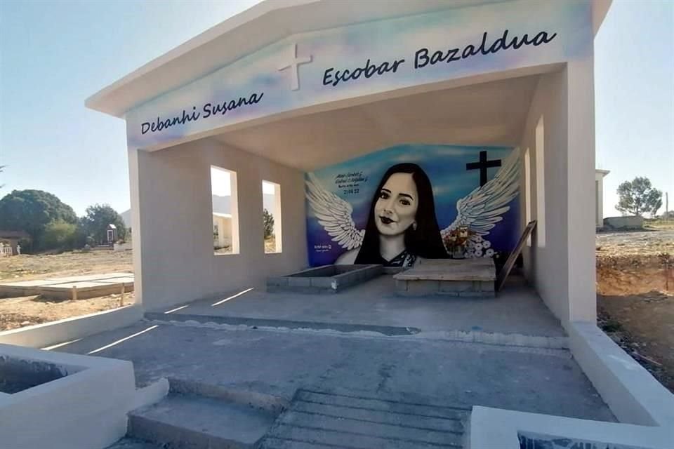 La obra fue realizada en la capilla que fue construida para la joven en el panteón de este Municipio.