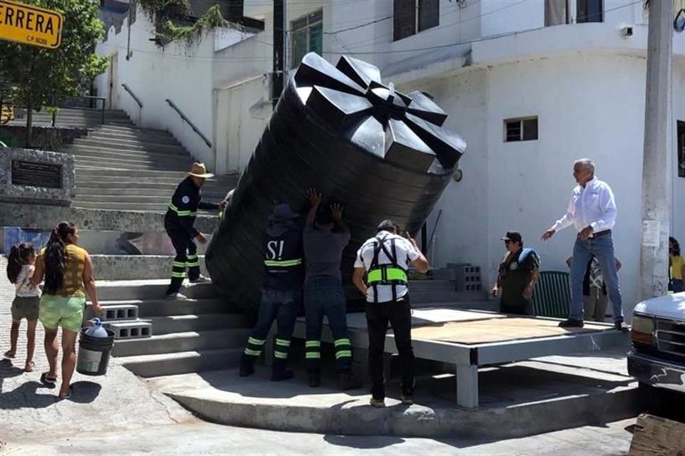 El tinaco fue colocado en un descanso tras las primeras escalinatas de la calle Tamaulipas y Enrique H. Herrera.