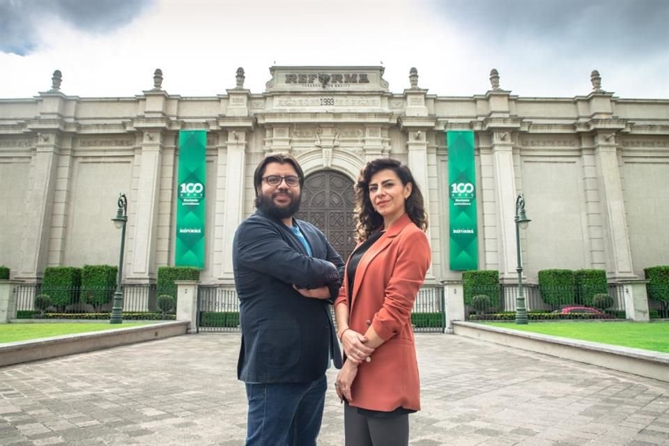 Olivia Zerón y Alfredo Lecona conducen el pódcast El Café de la Mañana de REFORMA y Spotify Studios.
