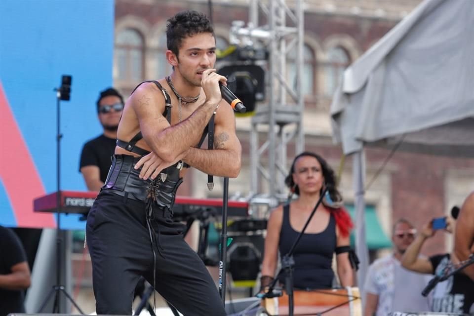 La Marcha del Orgullo LGBBTTTIQ+ en CDMX fue musicalizada con el talento de artistas como Christian Chávez, Joaquín Bondoni y Flor Amargo.