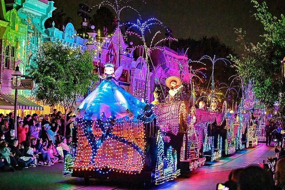 MAIN STREET ELECTRICAL PARADE.