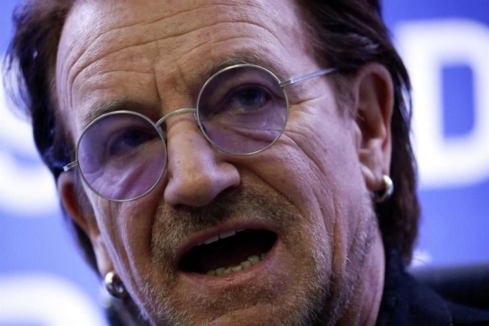 El cantante Bono, de U2, reveló en una entrevista que tiene un medio hermano y contó cómo se sintió al enterarse.