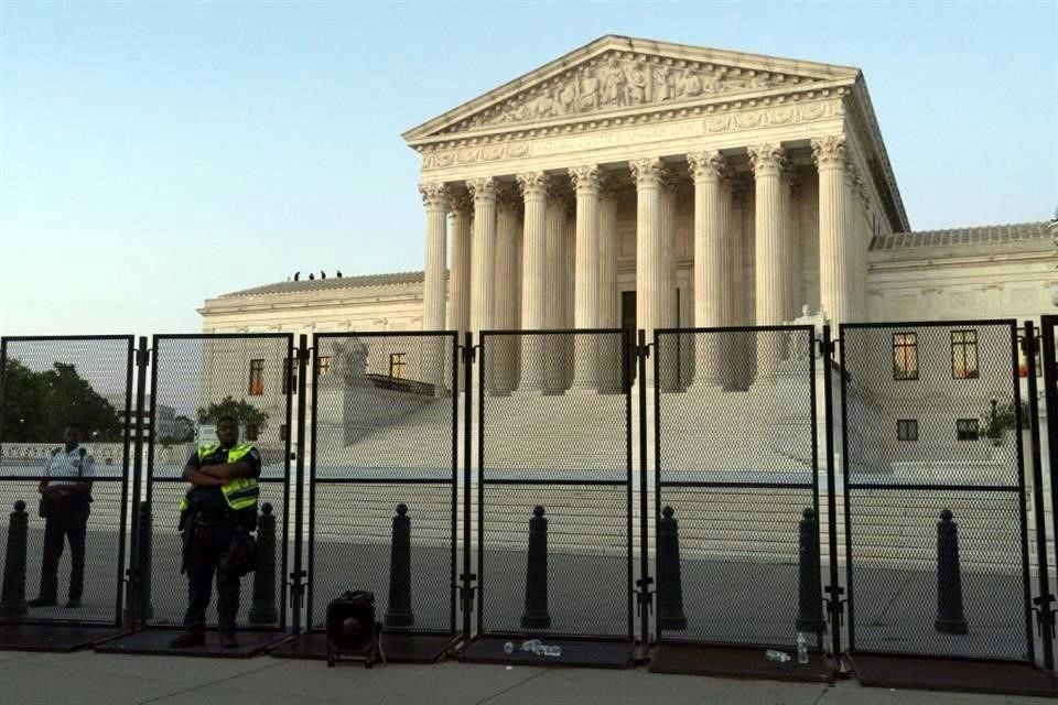 Vista de la Suprema Corte de EU este domingo, dos días después de que revocara el derecho constitucional al aborto.