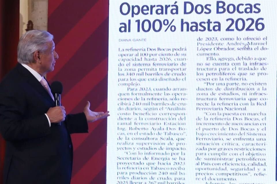 El Presidente mostró en conferencia la nota de portada de REFORMA.