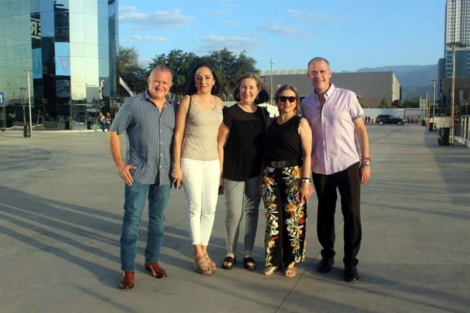 Daniel Torres, Verónica Hinojosa, Hortensia Quintanilla, Martha Méndez y Luis Serna