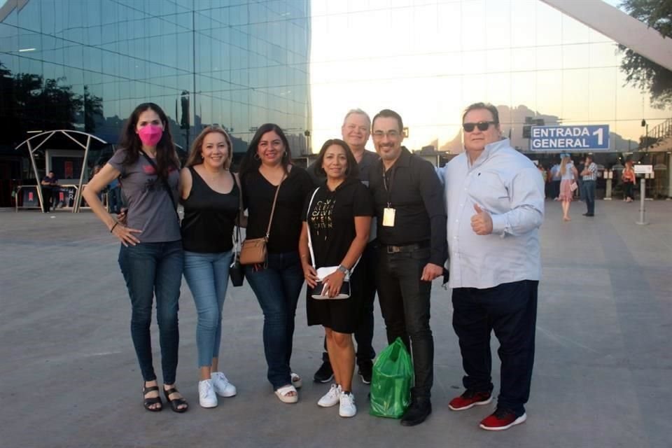 Sandra Ibarra, Rosario Rodríguez, Nancy Rios, Roberto Cavazos, Claudia Balderas, Humberto Cobarrubias y Fausto Candia