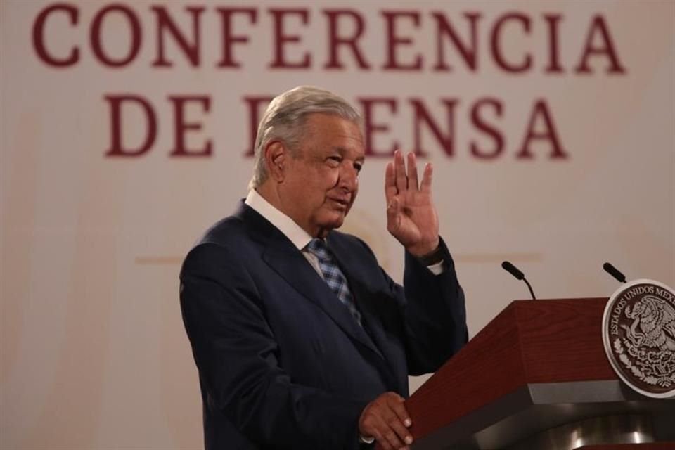 AMLO acusó que se exagera la crisis en el AICM pero reconoció que sí hay varios factores que afectan, entre ellos que aerolíneas no ayudan.