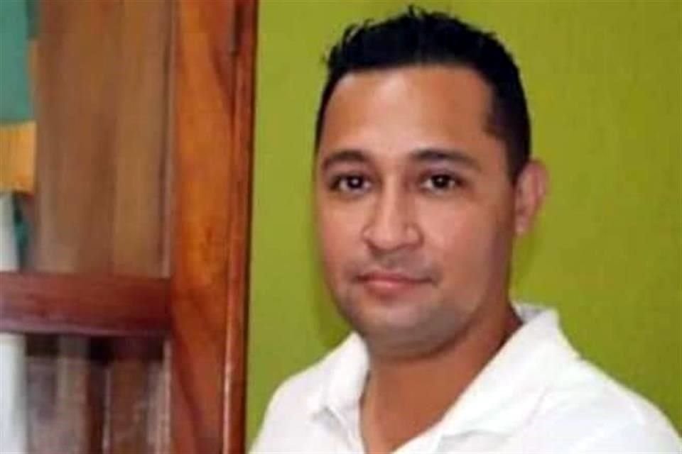 El director de seguridad en Villa de Álvarez, en Colima, salía de casa en compañía de su esposa y sus dos hijos, quienes no fueron heridos.