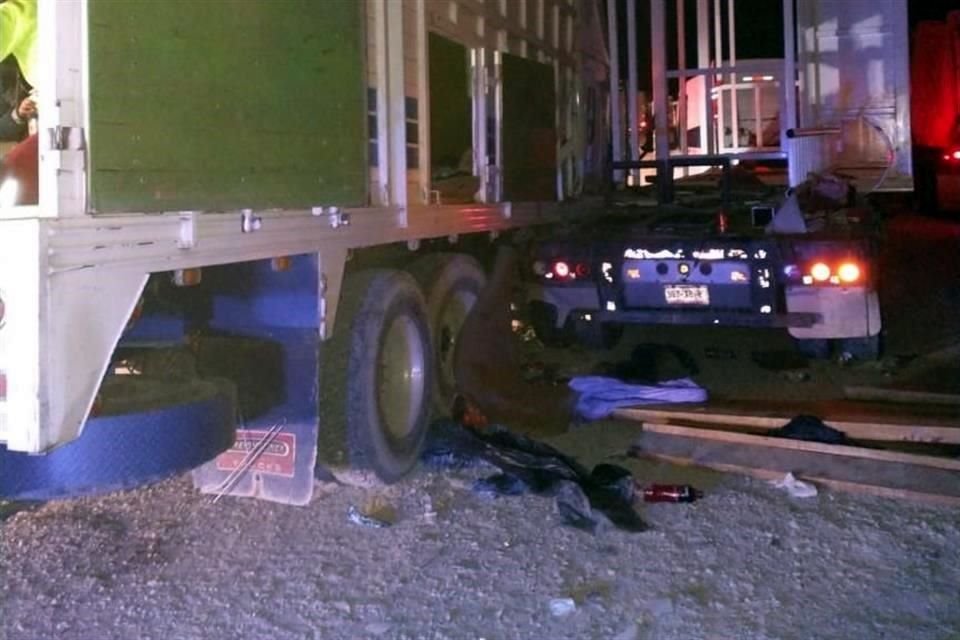 Poco antes de las 5:00 horas, Protección Civil de Galeana recibió el reporte del accidente registrado en el kilómetro 181.3 de la Carretera 57, en la Comunidad de San Rafael.